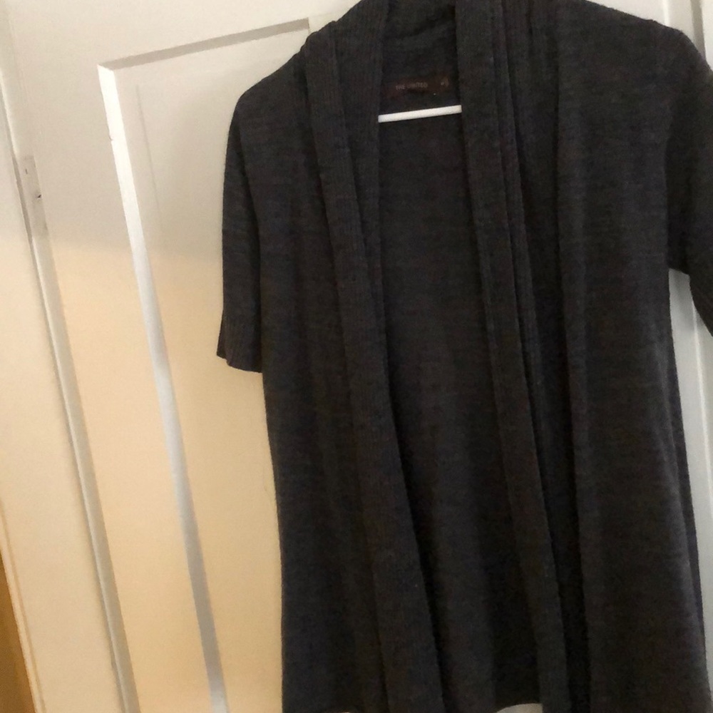 Short sleeved open sweater